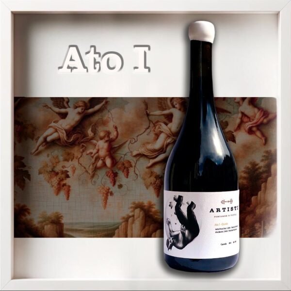 Vinho tinto Ato I, produção autoral e limitada da Artisti, destacando-se na região do Vale dos Vinhedos, Serra Gaúcha. Este vinho fino de Bento Gonçalves, próximo a Gramado, reflete a excelência da vinicultura regional, ideal para apreciadores de vinhos exclusivos.